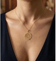 Kişiye Özel 925 Ayar Gümüş Zarif Tasarım Venüs Çiçeği Mandala Kolye (Gold)