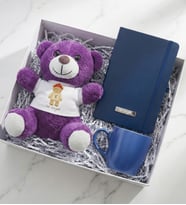 Kişiye Özel Tişörtlü Mor Peluş Ayıcık & Mavi Defter & Mavi Kupa Hediye Seti