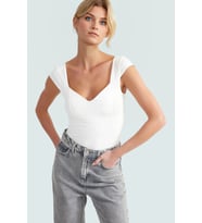 Vücuda Oturan Örme Bluz Kalp Yaka Kolsuz Yazlık Casual Tarz Kaliteli İşçilik Rahat Ve Şık