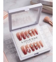 Louésse Ruby Charm Takma Tırnak Seti 12’li Kırmızı Ombre Taşlı & Fiyonk Detaylı Şık Model
