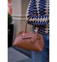 Kadın El ve Omuz Çantası Retro Tasarım Vegan Deri Altın Detaylar Günlük Kullanım Modern Stil (Taba)