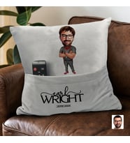 BK Gift Kişiye Özel Antrenör Karikatür Tasarımlı Organizer Kumanda ve Atıştırmalık Cepli Gri Kırlent Yastık- 2 Arkadaşa Hediye, Cepli Yastık