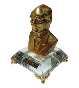 Kristal Masaüstü Atatürk isimlik - Ofis Makam Hediyesi GOLD
