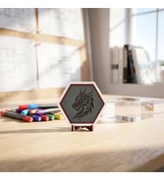 Modern Çizgilerle Ejderha Temalı Masaüstü Objesi, Çalışma Masaları İçin Estetik, Butik ve Dikkat Çekici Bir Ürün 10x10 cm