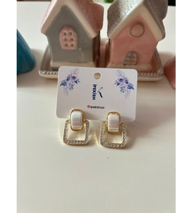 İpekish Zirkon Taşlı Küpe – Gold Renk, Beyaz Detaylı, Işıltılı Bujiteri Küpe (Sarı Altın)