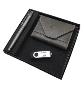 Signator D333 İsme Özel Set - Deri Kartlık + 32Gb. Usb Bellek  + Kalem Seti  İsme Özel Hediyelik Set (Karışık)