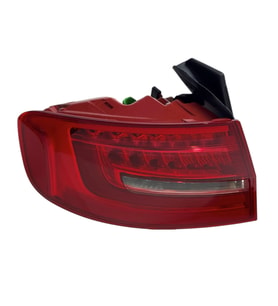 Audi A4 Dış Sol Stop Lambası 2013-2016 8K5945095AC