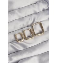 Pirinç Gold Renk Renkli Zirkon Taşlı Kare Model Küpe Seti