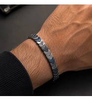 Valmont Accessories Hematit Taş Görünümlü Füme/Mavi Lastikli Zikzak Desenli Erkek Bileklik