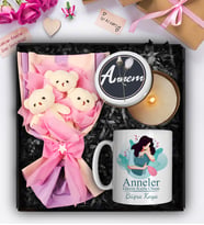 Anneler Gününe Özel Üçlü Peluş Ayıcık Buketi & Kişiye Özel Kupa & Özel Tasarım Mum Hediye Seti (Mavi)