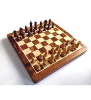 Mıknatıslı Ahşap Manyetik Satranç Takımı El Yapımı Şık Tasarım 26x26 cm, Kaymaz Taşlar, Seyahat ve Ev Kullanımına Uygun