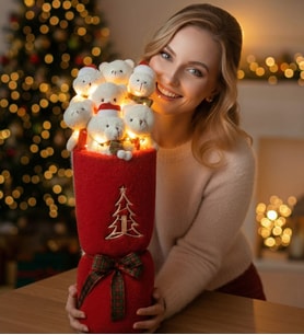 Sevgiliye Özel LED Işıklı Yılbaşı Ağacı Süslü Kırmızı Peluş Vazoda Noel Şapkalı ve Atkılı Ayıcık Buketi Hediyesi