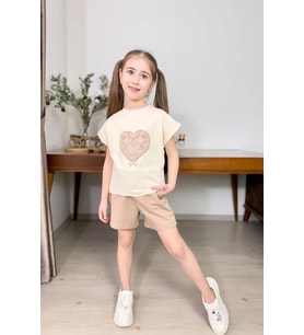 Kız Çocuk Göğsünde Dantel İşleme Kalp Detaylı Krem T-Shirt Beli Lastikli Şortlu
