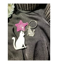 Kedi Anahtarlık Beyaz Pembe Yıldız Ekstra Figürlü Epoksi Harf Anahtarlık Hediyelik Anahtarlık