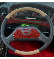 DİKİŞLİ DİREKSİYON KILIFI BEJ DERİ SİYAH DERİ SİYAH DİKİŞLİ ISUZU NOVO LUX 2013 KASA İÇİN