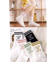 5'li Paket Leave Me Alone Yazılı Kolej Çorabı Seti - Renkli Şeritli Unisex Pamuklu Tenis Çorabı