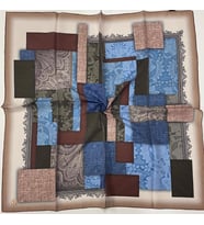 Geometrik Desen Elegante Seri Eşarp Eşarp Askısı İle Birlikte 100x100 cm Kahvere