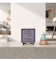 “El Mülkü Yevmeizin Lillâh” Yazılı Standlı Dekoratif Obje, Hac Suresi 56. Ayet Meâlli Manevi Masaüstü Aksesuarı 10x10 cm