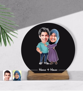 BK Gift Kişiye Özel Sevgililer Karikatürlü Yuvarlak Ahşap Biblo-61