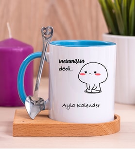 Kişiye Özel İncinmişsin Dedi Tasarım Esprili Ahşap Altlıklı Mavi Kupa Bardak