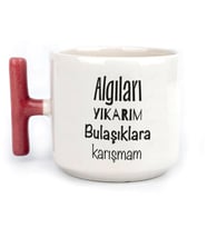 Algıları Yıkarım Bulaşıklara Karışmam Baskılı Kırmızı Kulplu T Kupa