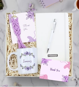 Kişiye Özel Beyaz Defter & Gümüş Renk Detaylı Beyaz Tükenmez Kalem & Kupa & Makrome Anahtarlık Hediye Seti