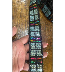 EN 4 CM RENKLİ PUL PAYETLİ ŞERİT DİKİŞ GİYİM APLİKE 1 METRE