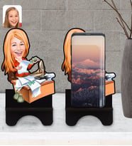 BK Gift Kişiye Özel Kadın Patron Karikatürlü Ahşap Biblo Telefon Standı-6