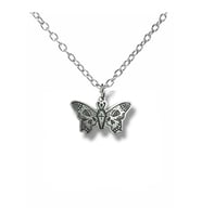 Gotik Tarz Kelebek Figürlü Unisex Kolye  Siyah Detaylı Butterfly Tasarım  60 cm Zincir (Gümüş)