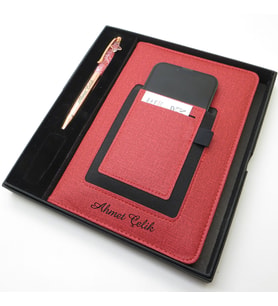 İsme Özel Kırmızı Kanguru Defter & İsme Özel Metal  Kalem Seti (Öğretmenler Günü veya başka bir mesaj işlenebilir) (Karışık)