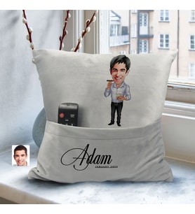 BK Gift Kişiye Özel Boss Baba Karikatür Tasarımlı Organizer Kumanda ve Atıştırmalık Cepli Gri Kırlent Yastık-1 Arkadaşa Hediye, Cepli Yastık