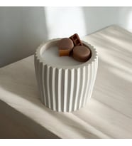 Beton Saksıda  Makaron Tasarımlı El Yapımı %100 Doğal Soya Wax Mum