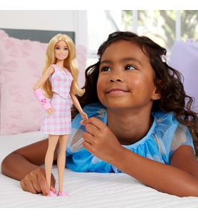 Barbie Büyüleyici Parti Bebekleri Fashionistas Pembe Kareli Elbise Jjn56 (Çok Renkli)