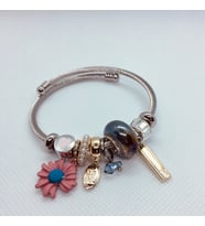 Pandora Model Papatya Charmlı Bileklik
