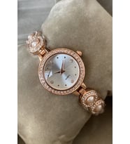 Özel Kutulu Garantili İncili Minimal Zarif Kadın Kol Saati Metal Kordon Rose Gold Renk Kadına Arkadasa Sevgiliye Ablaya Anneye Ese Hanıma Teyzeye Halaya Dogum Gunu Özel Gün Yıldonumu Hediyesi Kız Kardese Kız Cocuga Yeni İs İçin Hediye