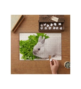 Beyaz Tavşan ve Marul Tasarımı 240 parça Ahşap Puzzle Ahşap Kutuda MP08488