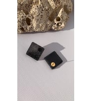 Tırtıklı Siyah Renkli Mega Boy Kare Şekil Gold Aksesuarlı Epoksi Küpe El Yapımı Hediyelik (Koyu Füme)