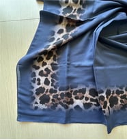 Soft Zarif Leopar Desenli Moda Trend Şal (Mavi-Gri)