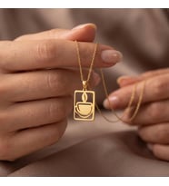 Kişiye Özel 925 Ayar Gümüş Minimalist Kahve Figürlü Kolye (Gold)