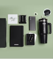 Kişiye Özel Termos & Powerbank & Kalem & Siyah Defter & Masa Üstü Denge Topu Hediye Seti