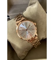 Özel Saat Kutusu ile Minimal Tarz Kadın Şık Kol Saati Zarif Metal Kordon Rose Gold Anneye Arkadasa Sevgiliye Kardese Ese Dosta Ablaya Teyzeye Halaya Dogum Gunu Yildonumu İcin Gündelik Hediyelik Kol Saati Hediyesi Dogum Gunu Hediyelik Avantajlı Ürün