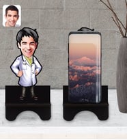 BK Gift Kişiye Özel Erkek Doktor Karikatürlü Ahşap Biblo Telefon Standı-1