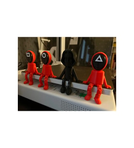 Siyah Eklemli 1 Adet Mini Yönetici Front Man Squid Game Front Man Figürü Squid Game Biblo 10 Cm
