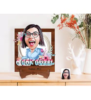 BK Gift Kişiye Özel O Çok Güzel Karikatürlü Ahşap Standlı 3D Biblo-1 (Beyaz)