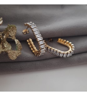 Çelik Taşlı Oval Gold Renk Kadın Küpe