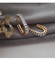 Çelik Taşlı Oval Gold Renk Kadın Küpe