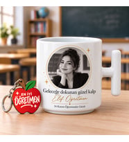 Kişiye Özel Fotoğraflı Seramik Latte Kupası ve Ahşap Anahtarlık Hediye Seti - Geleceğe Dokunan Güzel Kalp (250 ml)