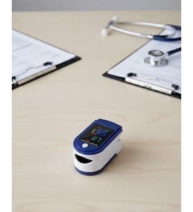 Kolay Kullanımlı Parmak Tipi Pulse Oksimetre Ev Tipi Kullanım