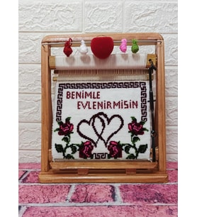 100tel Benimle Evlenirmisin Motifli El Dokuması Hediyelik Halı (Çok Renkli)