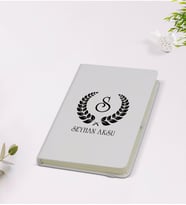 BK Gift Kişiye Özel Çelenk Baş Harfli İsimli 9x14cm Beyaz Defter - Model 1